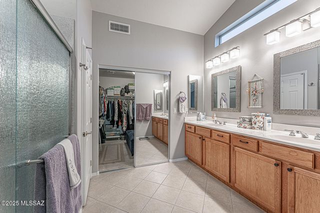 976 N Night Heron Drive, Green Valley, AZ 85614