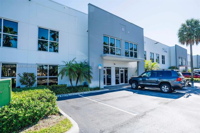 7865 NW 46th St 8, Doral, FL 33166