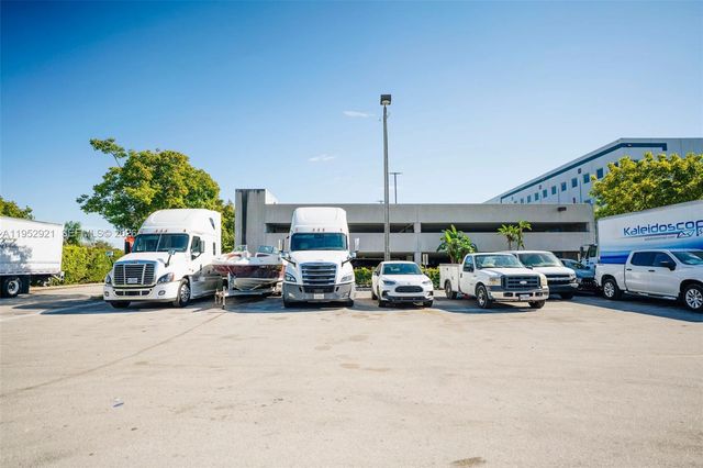 7865 NW 46th St 8, Doral, FL 33166