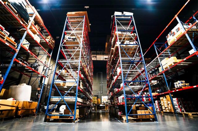 7865 NW 46th St 8, Doral, FL 33166