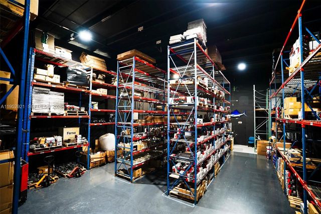 7865 NW 46th St 8, Doral, FL 33166