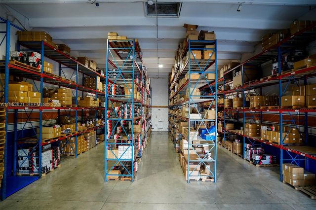 7865 NW 46th St 8, Doral, FL 33166