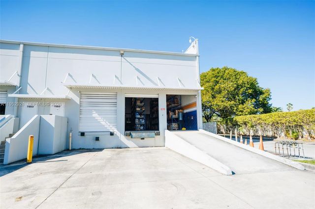 7865 NW 46th St 8, Doral, FL 33166