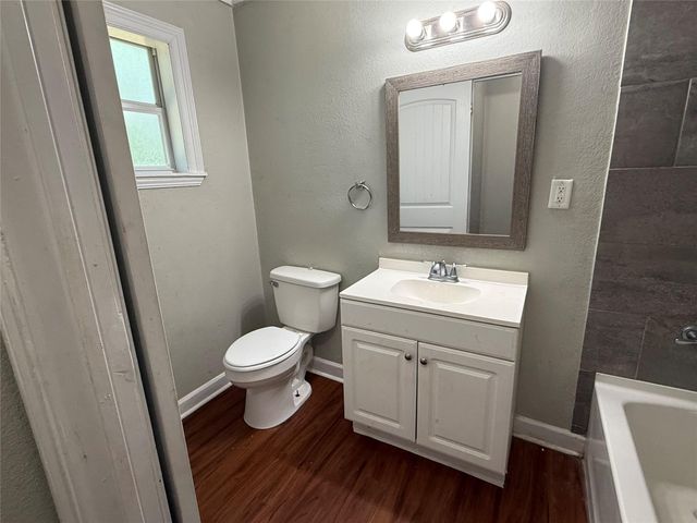1211 17th Avenue N, Texas City, TX 77590