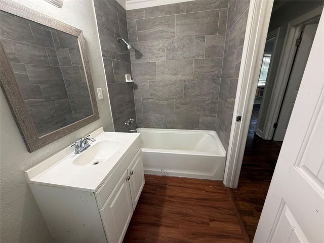 1211 17th Avenue N, Texas City, TX 77590