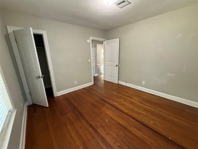 1211 17th Avenue N, Texas City, TX 77590