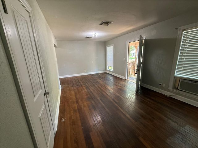 1211 17th Avenue N, Texas City, TX 77590