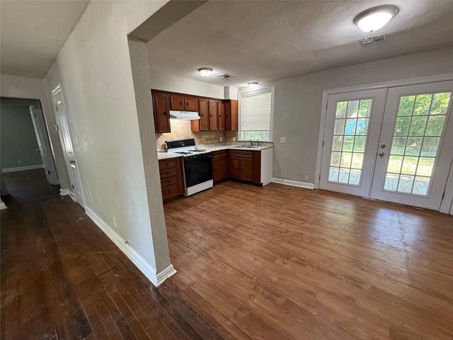 1211 17th Avenue N, Texas City, TX 77590