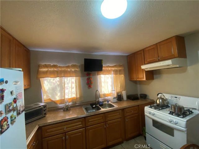 12065 Aztec Lane, Adelanto, CA 92301