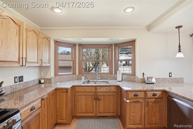 4201 Berryhill Court, Waterford, MI 48329