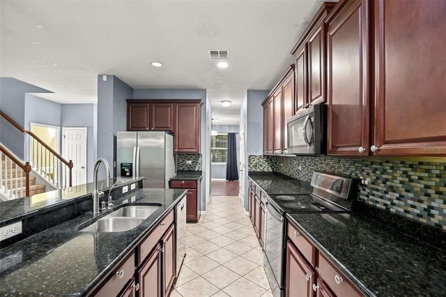 925 COUNTS CREST CIRCLE, Apopka, FL 32712