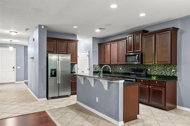 925 COUNTS CREST CIRCLE, Apopka, FL 32712