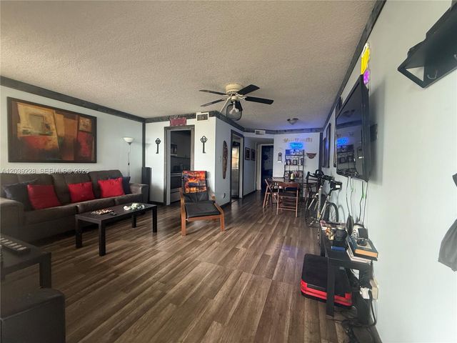 9081 Sunrise Lakes Boulevard 108, Sunrise, FL 33322