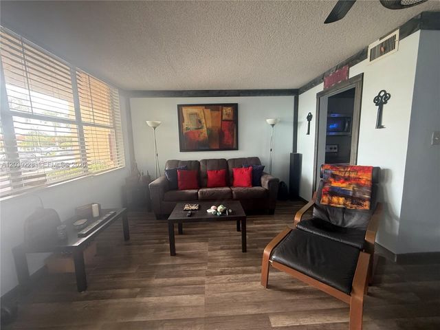 9081 Sunrise Lakes Boulevard 108, Sunrise, FL 33322