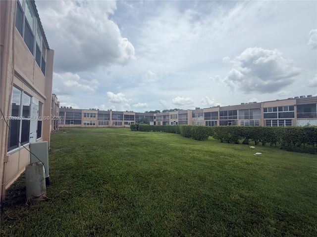 9081 Sunrise Lakes Boulevard 108, Sunrise, FL 33322