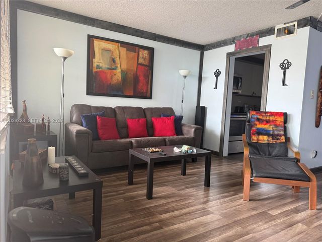 9081 Sunrise Lakes Boulevard 108, Sunrise, FL 33322
