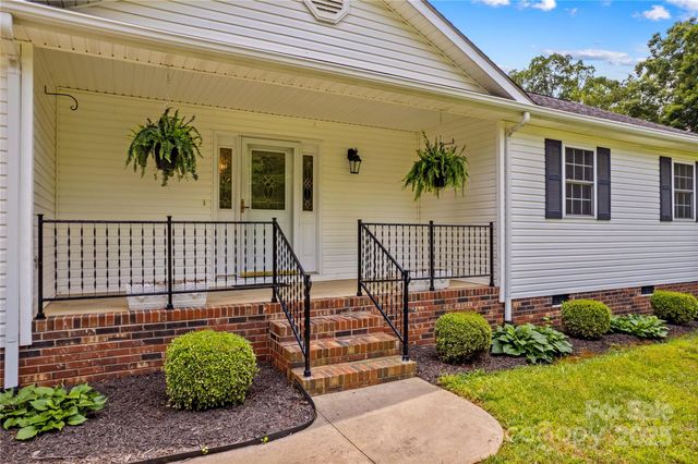 115 Three Oaks Lane, Statesville, NC 28677