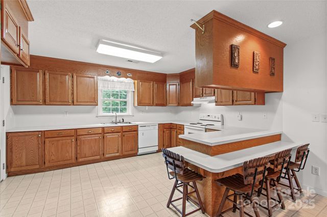 115 Three Oaks Lane, Statesville, NC 28677