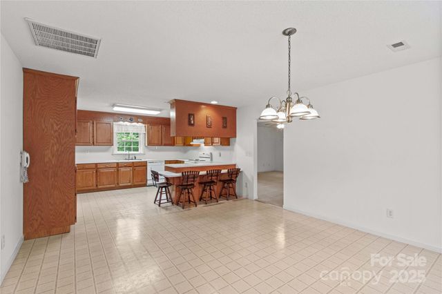 115 Three Oaks Lane, Statesville, NC 28677