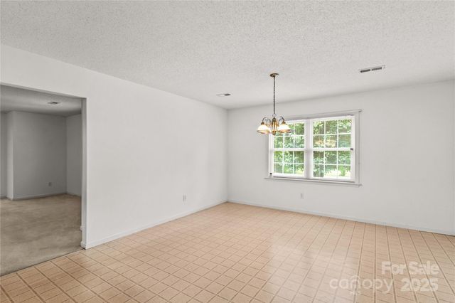 115 Three Oaks Lane, Statesville, NC 28677