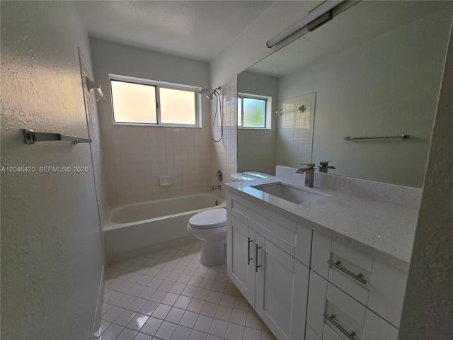 9300 Dunhill Dr, Miramar, FL 33025