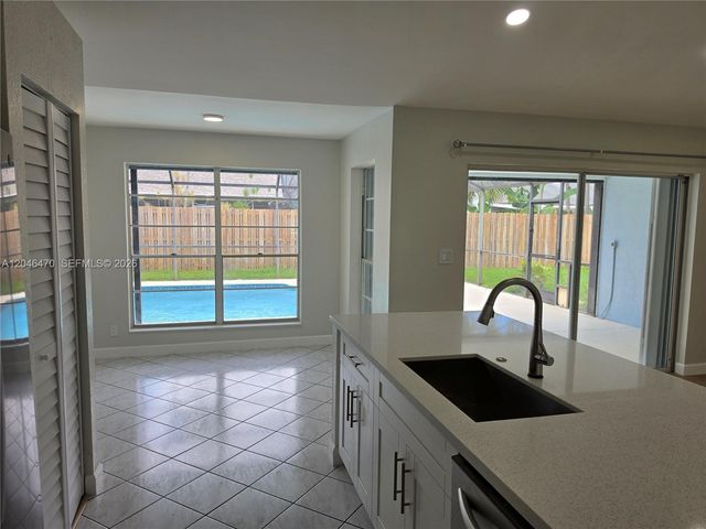 9300 Dunhill Dr, Miramar, FL 33025