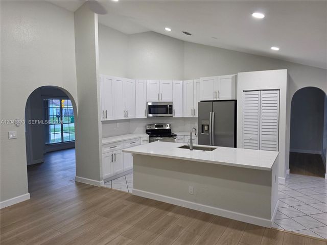 9300 Dunhill Dr, Miramar, FL 33025