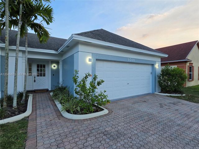9300 Dunhill Dr, Miramar, FL 33025