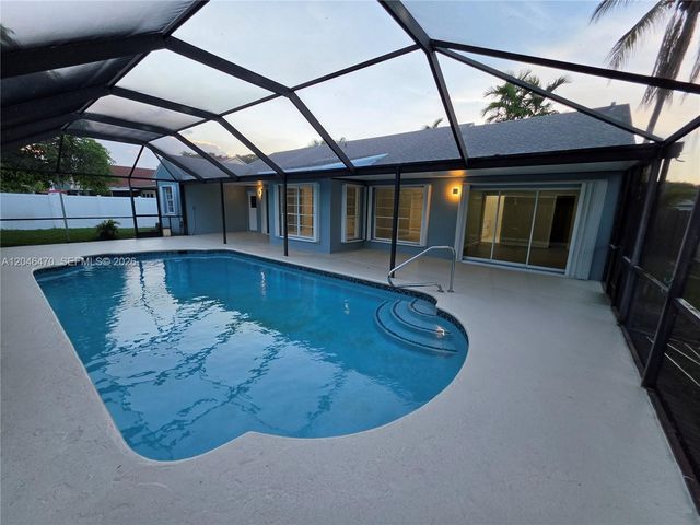 9300 Dunhill Dr, Miramar, FL 33025