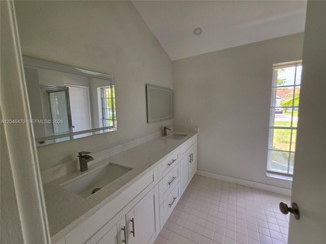 9300 Dunhill Dr, Miramar, FL 33025