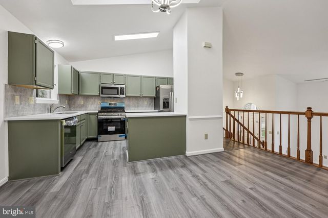 13 HOWARD CIR, Fredericksburg, VA 22405