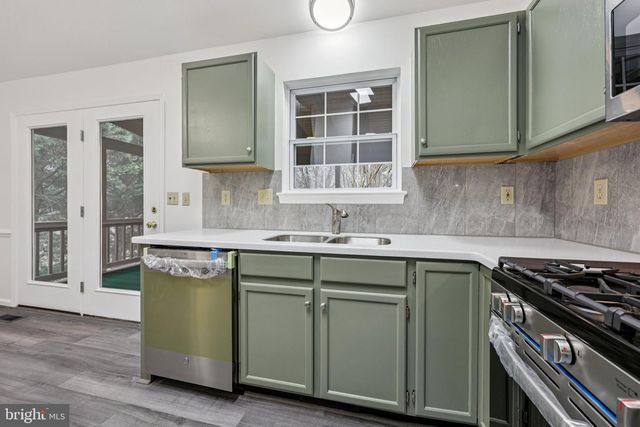 13 HOWARD CIR, Fredericksburg, VA 22405