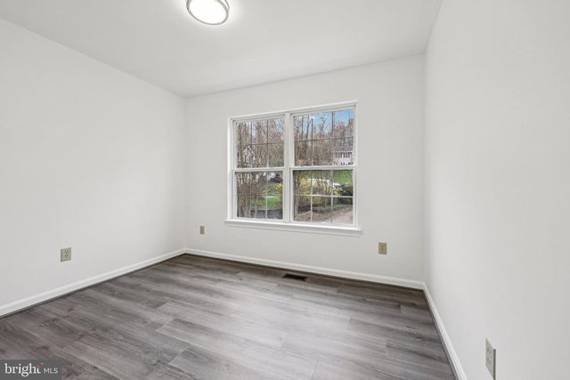 13 HOWARD CIR, Fredericksburg, VA 22405