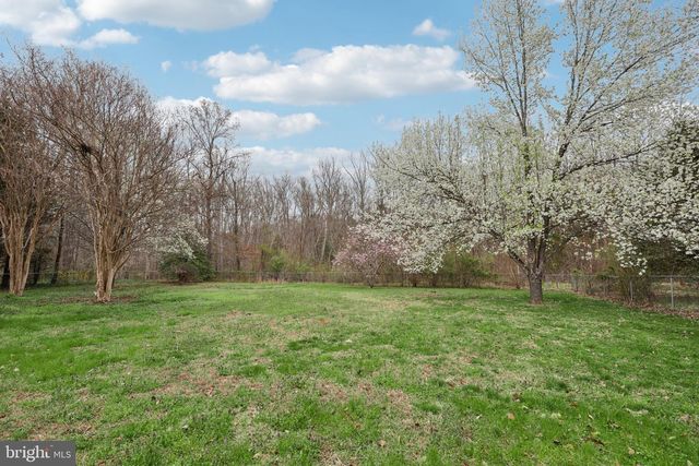 13 HOWARD CIR, Fredericksburg, VA 22405