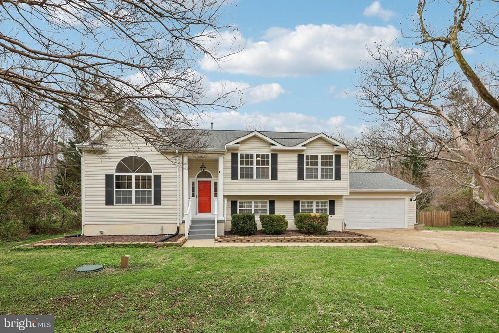 13 HOWARD CIR, Fredericksburg, VA 22405