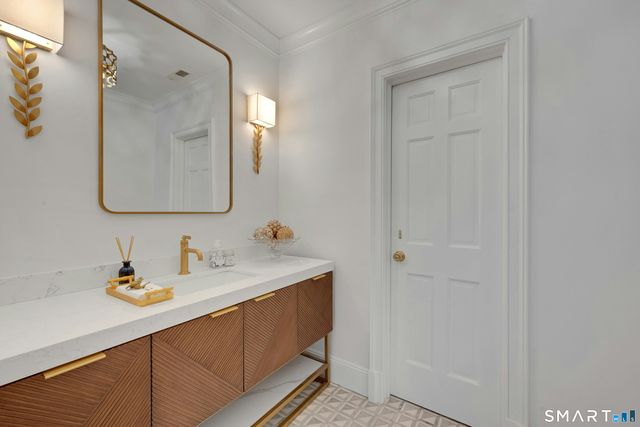 108 Husted Lane, Greenwich, CT 06830