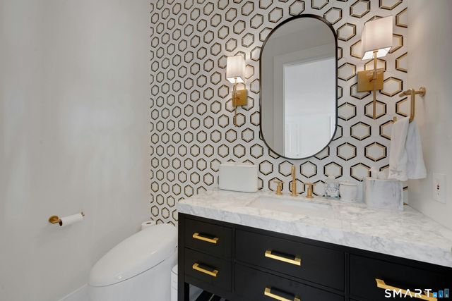 108 Husted Lane, Greenwich, CT 06830