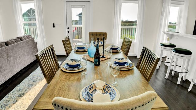 1028 Sunset Circle W, Crystal Beach, TX 77650