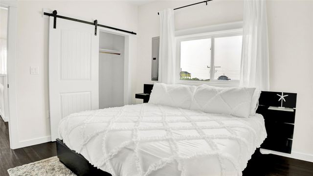 1028 Sunset Circle W, Crystal Beach, TX 77650