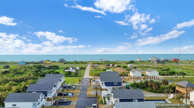 1028 Sunset Circle W, Crystal Beach, TX 77650