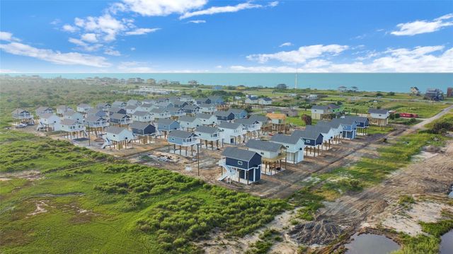 1028 Sunset Circle W, Crystal Beach, TX 77650