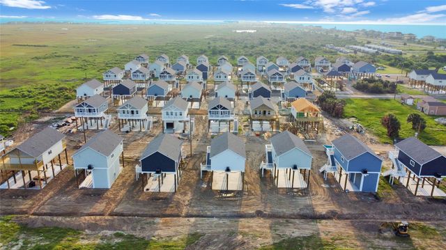 1028 Sunset Circle W, Crystal Beach, TX 77650