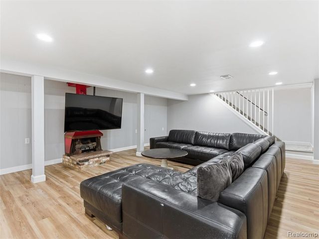 5409 Stony Hill Court, Grand Blanc, MI 48439