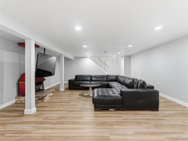 5409 Stony Hill Court, Grand Blanc, MI 48439