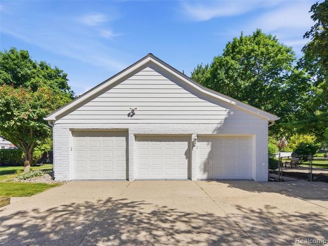 5409 Stony Hill Court, Grand Blanc, MI 48439