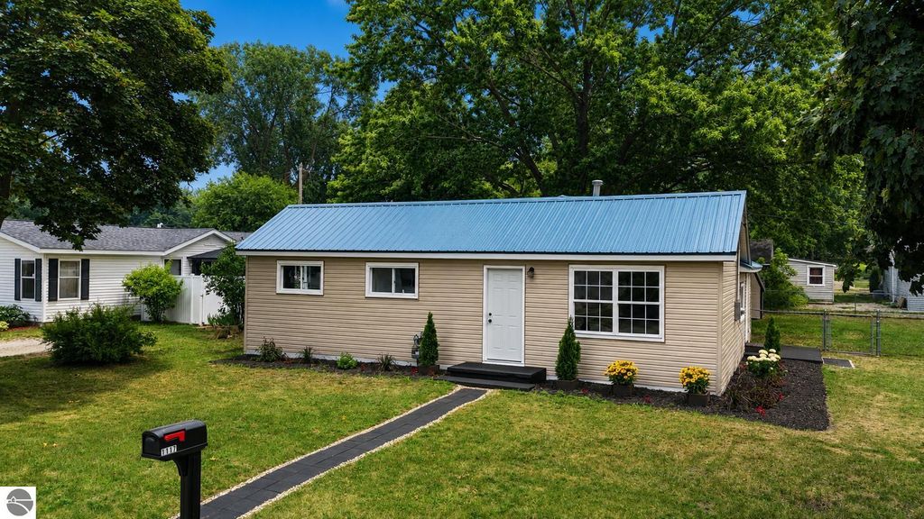 Image 1 of property listing at 1117 Ward Street, Mt Pleasant, MI 48858