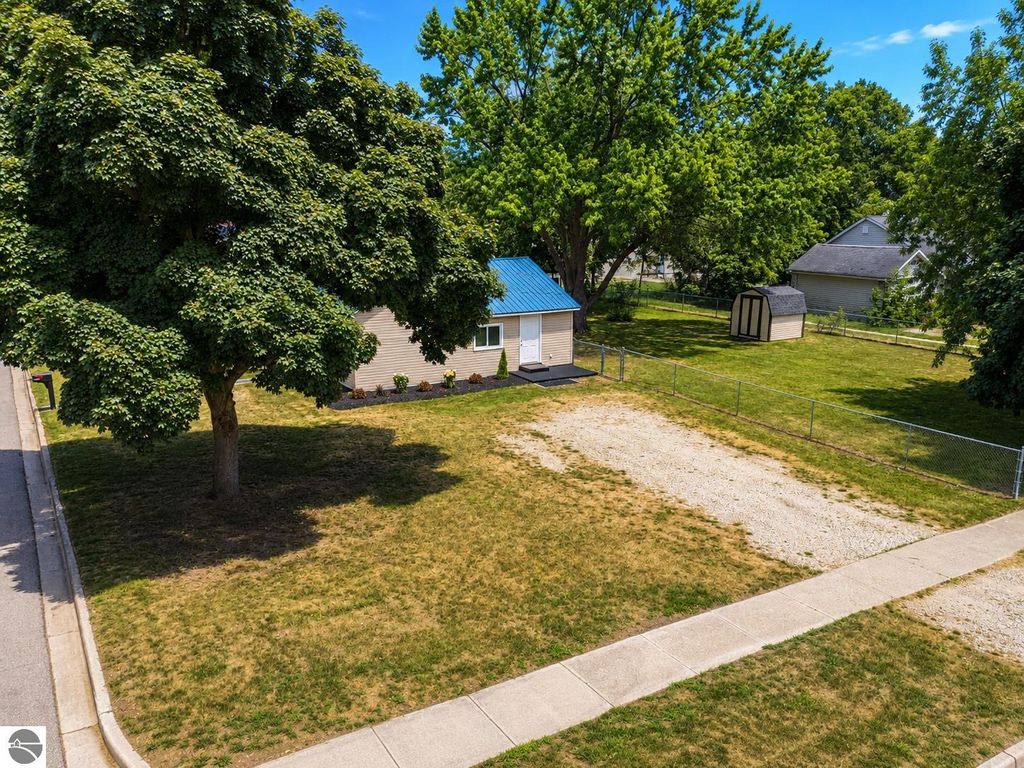 Image 3 of property listing at 1117 Ward Street, Mt Pleasant, MI 48858