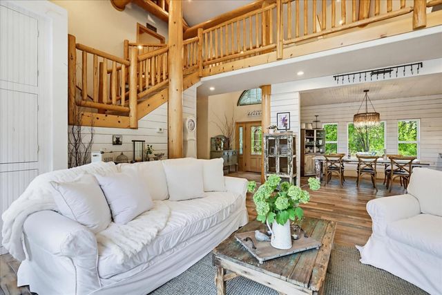 21211 McCourtney Rd, Grass Valley, CA 95949
