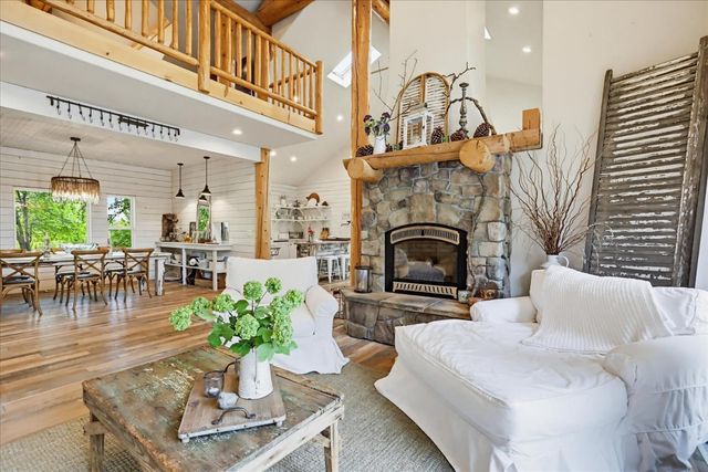 21211 McCourtney Rd, Grass Valley, CA 95949