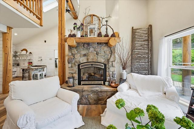 21211 McCourtney Rd, Grass Valley, CA 95949
